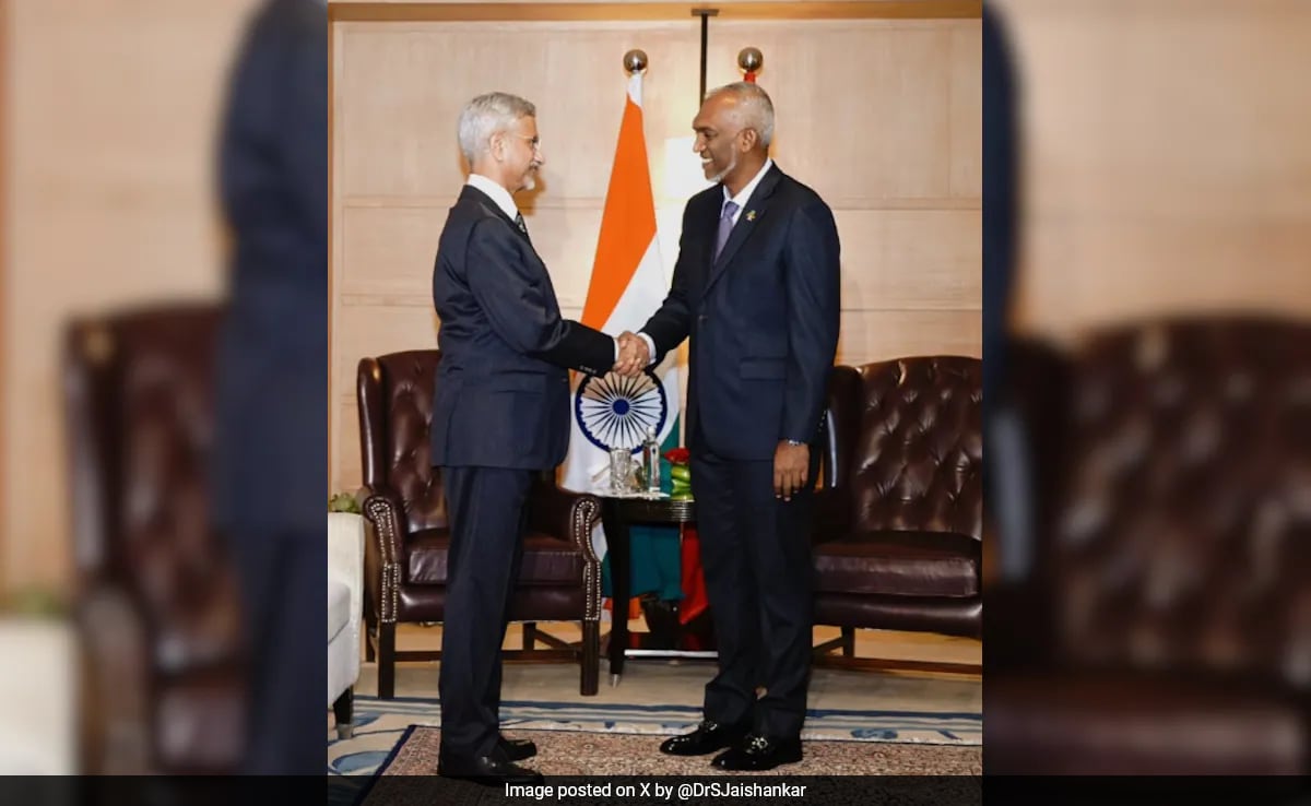 Read more about the article S Jaishankar Meets Maldives President Mohamed Muizzu, Says Appreciate His Commitment To…