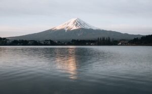 Read more about the article Still No Snow On Japan’s Mount Fuji, Breaking Record