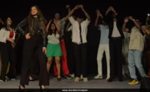 Read more about the article Mumbai Teacher’s Glamorous Ramp Walk Stuns Social Media