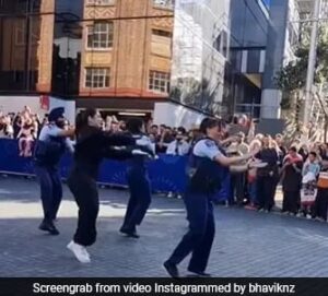 Read more about the article New Zealand Cops In Uniform Dance To Bhangra Beats, Internet Impressed