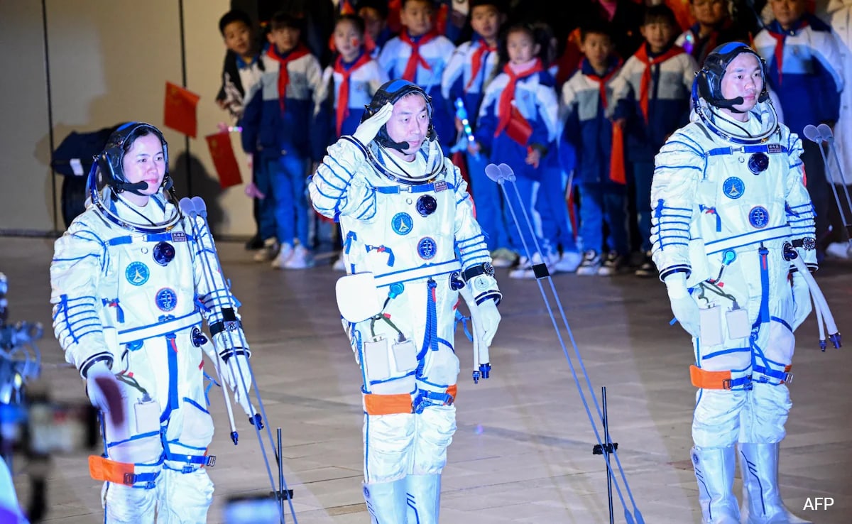 Read more about the article China Launches 3 Astronauts To Tiangong Space Station In “Dream” Mission