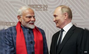 Read more about the article PM Modi Gifts Jharkhand’s Sohrai Painting To Putin At BRICS Summit