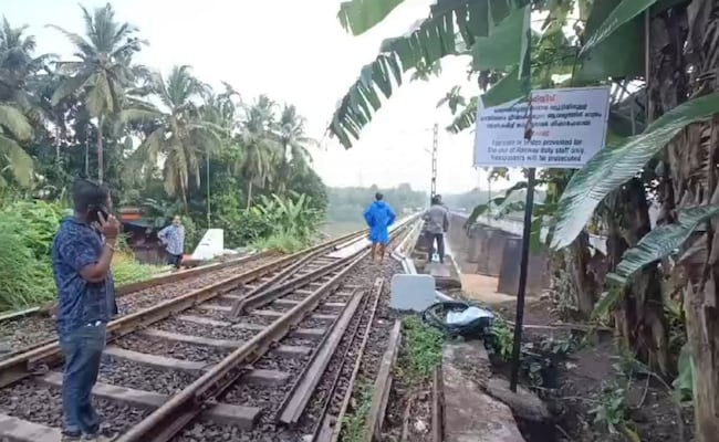 4 Sanitary Workers, Including 2 Women, Run Over By Delhi-Kerala Train