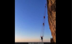 Read more about the article This 5,000-Foot High Sky Ladder Is China’s Latest Tourist Destination