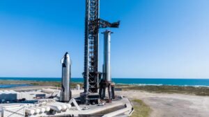 Read more about the article SpaceX Rolls Out Starship Super Heavy Booster for November 19 Flight Test