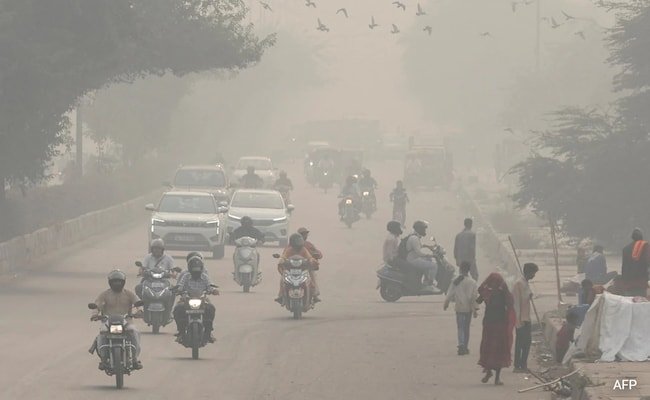 Delhi To Have 106 Extra Buses, 60 Metro Trips To Combat Air Pollution