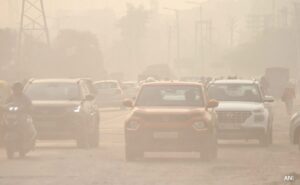 Read more about the article Delhi Air Quality Improves, But Still “Very Poor”; Flights, Trains Delayed