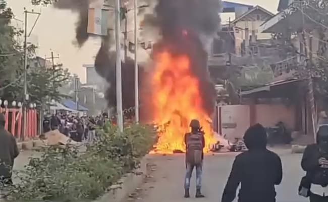 Read more about the article Protesters Attack Houses Of 2 Manipur Ministers, 3 MLAs Over Hostage Deaths