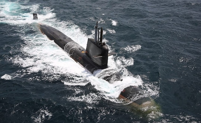 Read more about the article Indian Navy Submarine Collides With Fishing Boat Off Goa, 2 Fishermen Missing