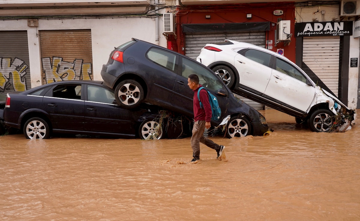 Read more about the article Spain Introduces 4-Day Paid Climate Leave For Workers After Deadly Floods