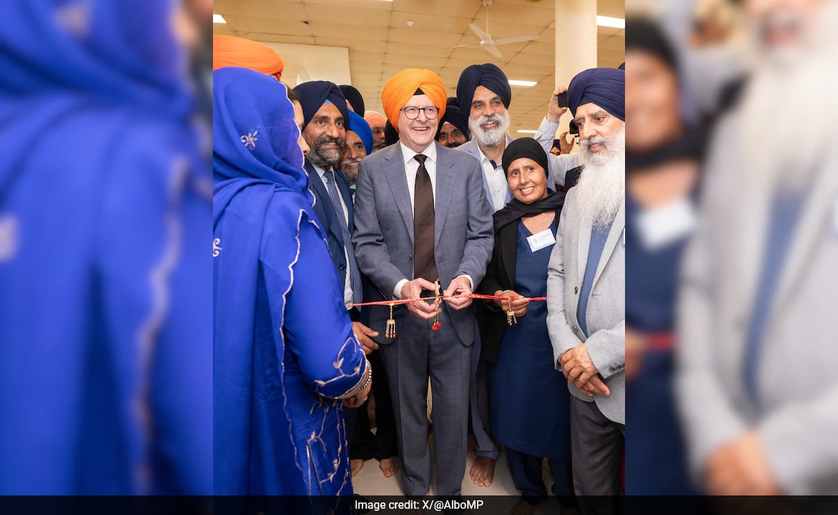 Read more about the article Turban-Wearing, Smiling Australian PM Celebrates Bandi Chhor Divas