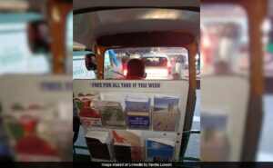 Read more about the article Bengaluru Auto Driver Turns Vehicle Into A ‘Mini Library’, Offers Free Books To Passengers