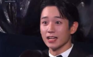 Read more about the article Jung Hae-In’s Reaction After Winning Popular Star Award Is Crazy Viral