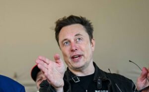 Read more about the article Elon Musk Grooves To YMCA As He Celebrates Thanksgiving With Donald Trump