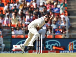 Read more about the article Mohammed Shami Suffers Nasty Fall During Syed Mushtaq Ali T20 Trophy Match, Looks Uncomfortable. Injury Status Is…