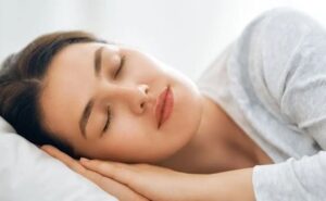 Read more about the article What is Sleepmaxxing? Is This Healthy “Trend” Actually Good For You?