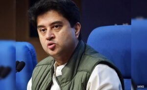 Read more about the article Jyotiraditya Scindia Safely Evacuated After Bee Attack During Function In Madhya Pradesh