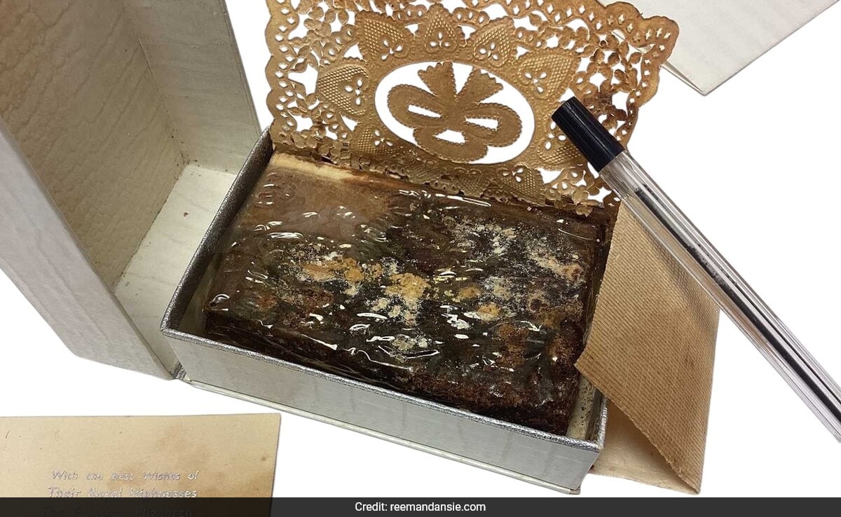 Read more about the article Queen Elizabeth’s 1947 Wedding Cake Slice Auctioned For Rs 2.40 Lakh