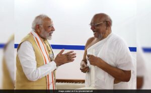 Read more about the article PM Modi Meets Jain Monk Ratnasundersuri Maharaj Saheb In Maharashtra’s Dhule