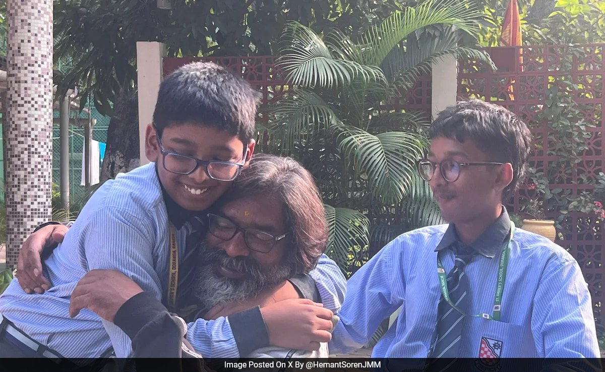 Read more about the article As INDIA Poised For Jharkhand Win, A Hemant Soren Moment With His Sons