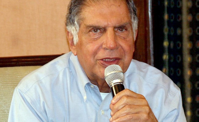 Read more about the article Deutsche Bank Installs Commemorative Plaque To Honour Ratan Tata In Mumbai