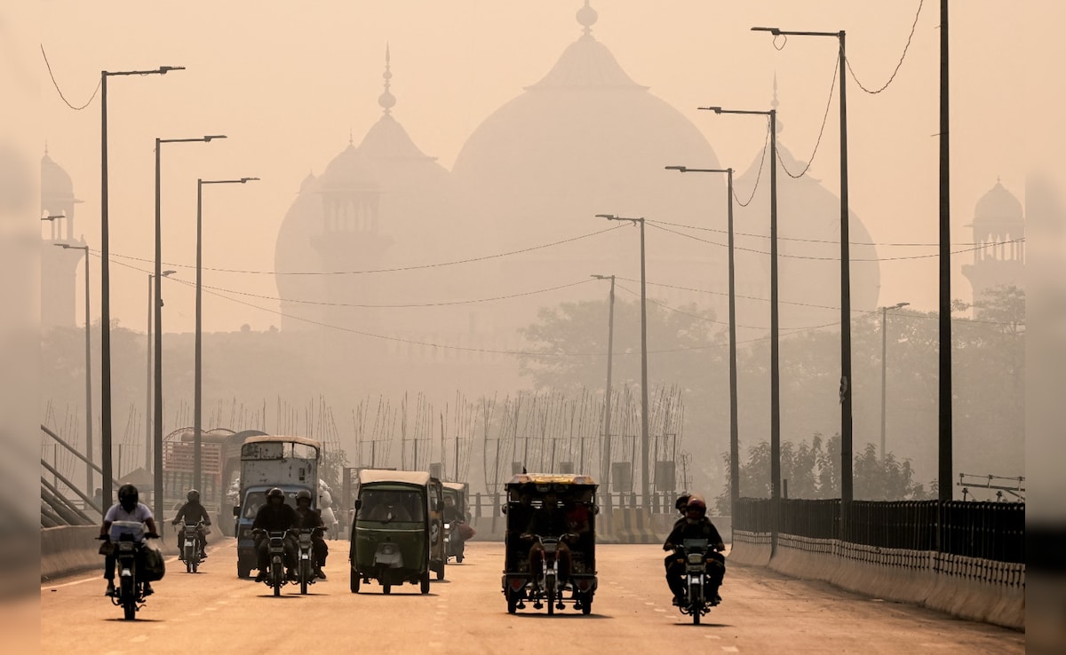 Girl, 3, Goes To Court In Pakistan's Lahore As Air Quality Continues To Be Hazardous