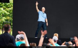 Read more about the article Apple Chief Tim Cook Returns To China As Beijing Prepares To Fete CEOs