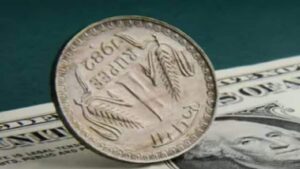 Rupee Falls 4 Paise to Close at All-time Low of 84.43 Against US Dollar