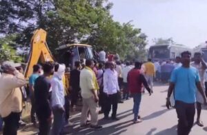 Read more about the article 10 Dead, Several Injured After Bus Overturns In Maharashtra