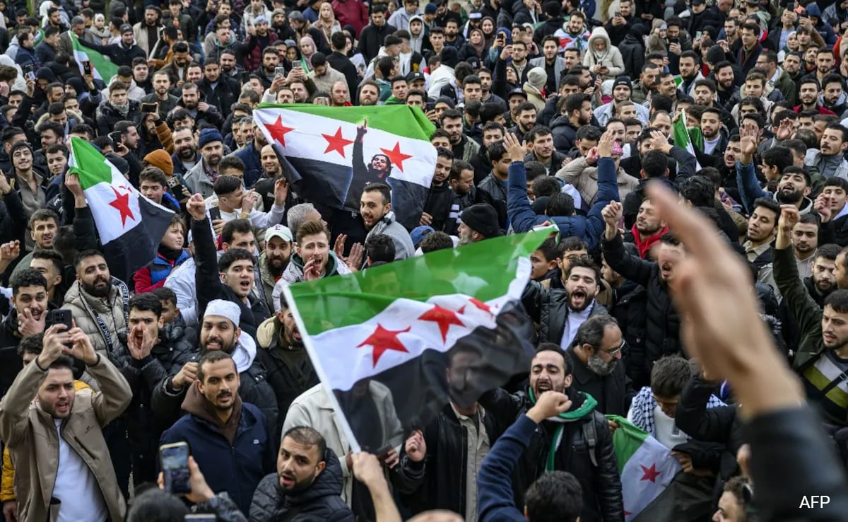 Read more about the article The Story Behind Rebels’ Flag That May Soon Officially Symbolise Syria