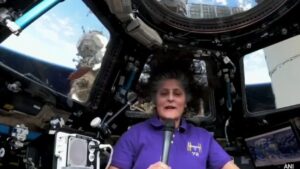 Read more about the article Sunita Williams Demonstrates Zero-Gravity Drinking In Virtual Space Session