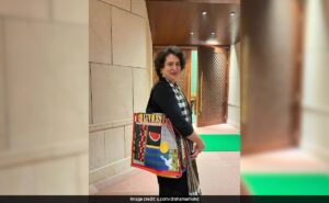 Read more about the article Priyanka Gandhi Vadra Takes “Palestine” Bag To Parliament Amid Israel-Hamas War, BJP MP Reacts