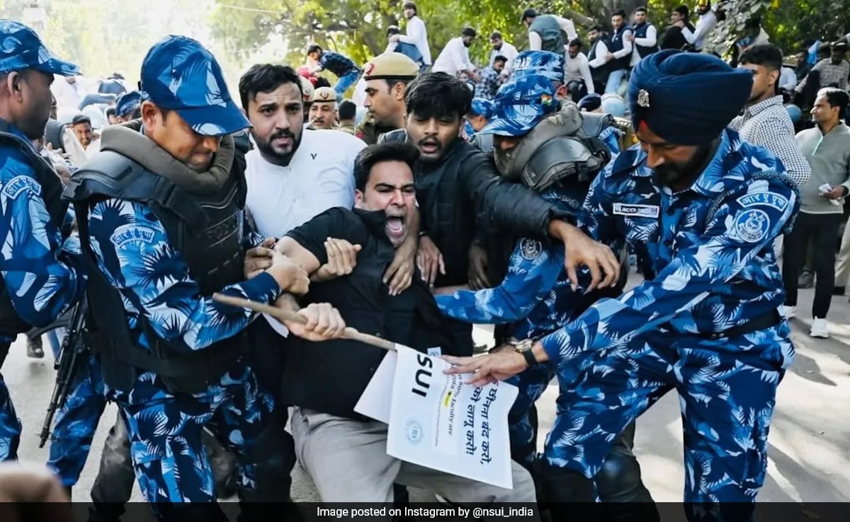 Read more about the article Congress Student Wing Members Detained After “Sansad Gherao”