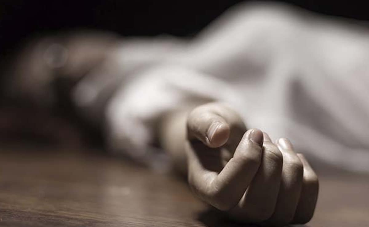 Read more about the article Surat Man Kills Wife And Son, Attacks Parents, Attempts Suicide