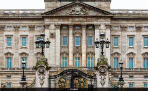 Read more about the article Buckingham Palace Maid Arrested After Drunken Brawl At Christmas Party