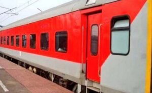 Read more about the article Bomb hoax at three major commuter stations in Lucknow