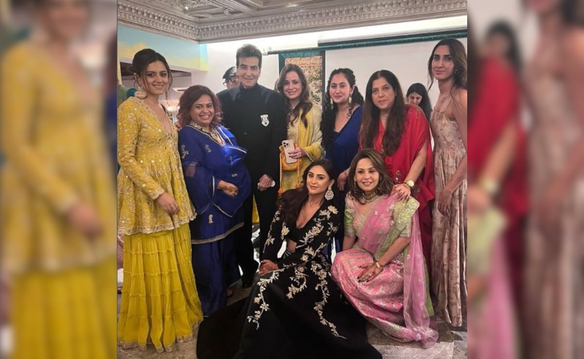 Inside Jeetendra And Shobha Kapoor's 50th Wedding Anniversary Celebration. Courtesy: Krystle Dsouza