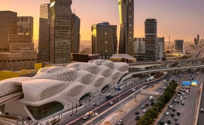 Read more about the article First Phase Of Riyadh Metro Opens In Saudi Arabia To Boost Public Transport