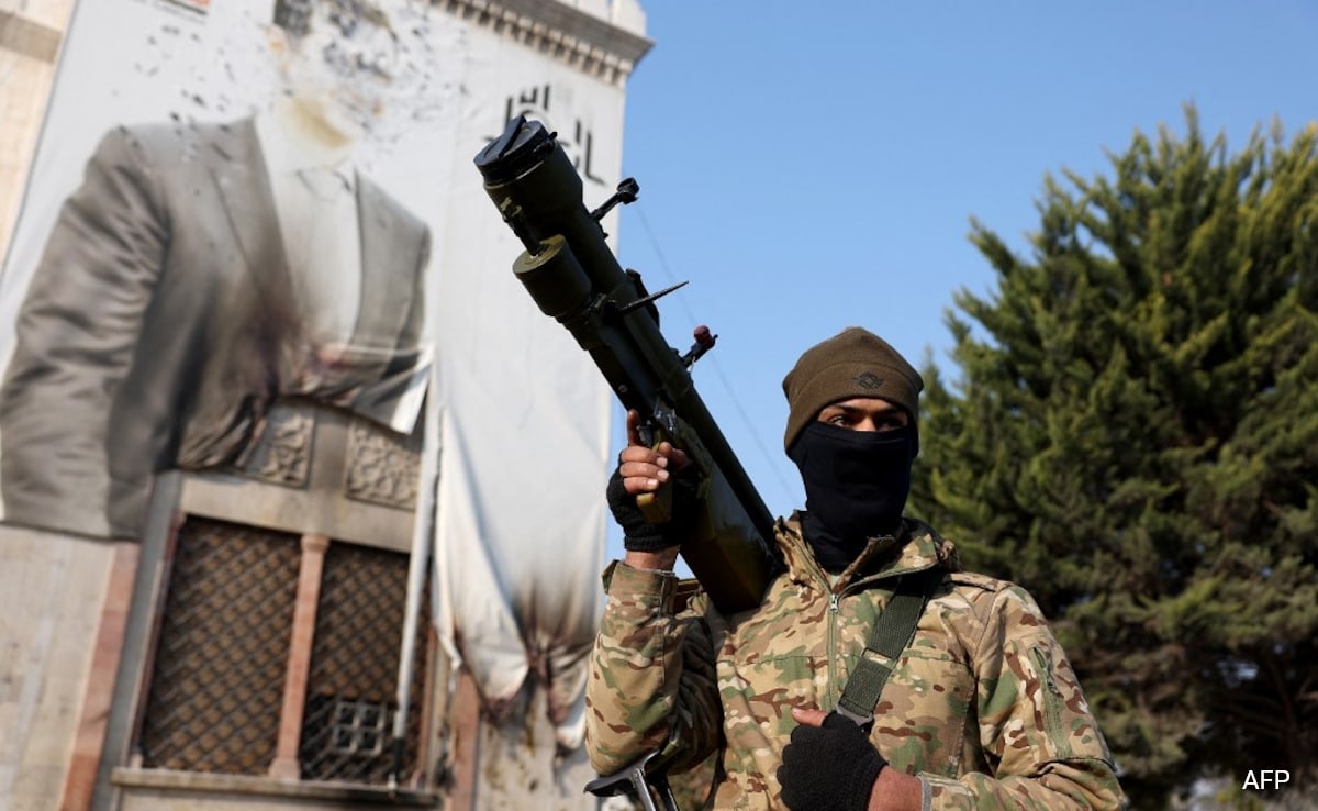 Read more about the article Syrian Rebels Beseige Damascus, Assad Regime Braces For Last Stand