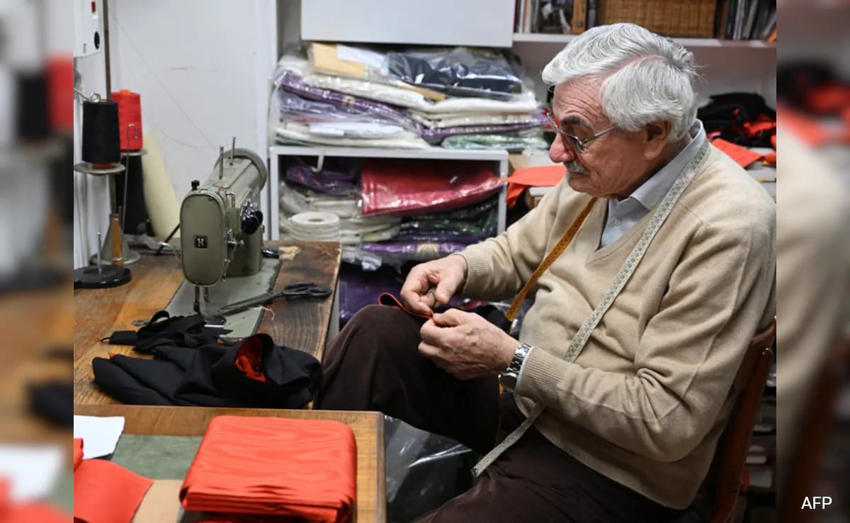 Read more about the article One Of Rome’s Last Clergyman Tailors