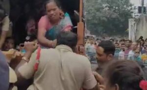 Read more about the article ASHA Worker Slaps Cop During Protest In Hyderabad, Detained