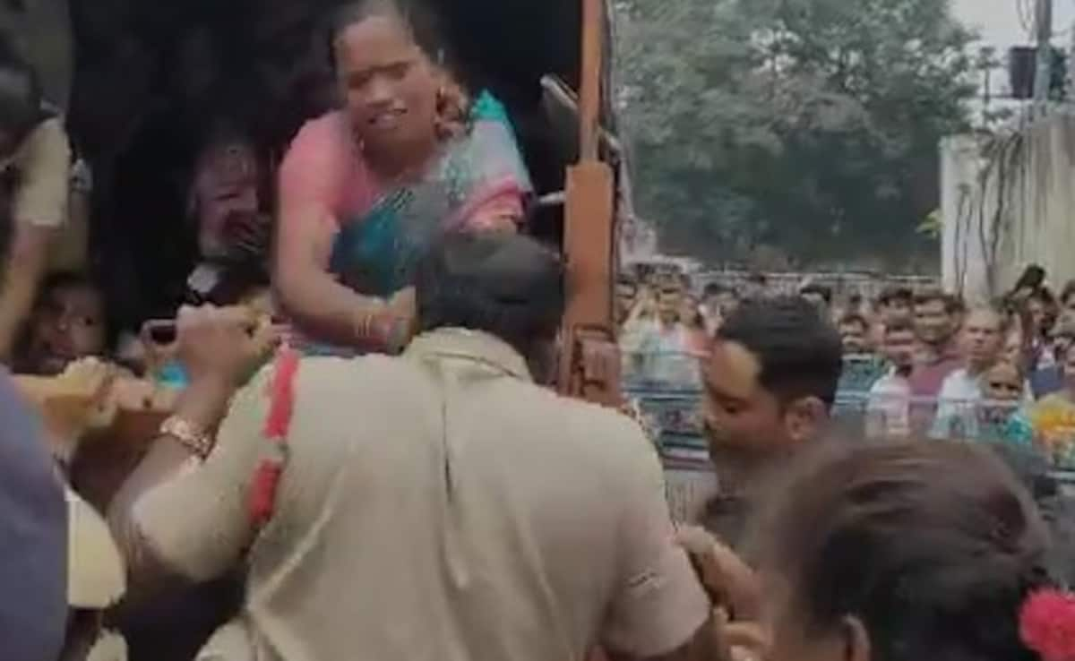 ASHA Worker Slaps Cop During Protest In Hyderabad, Detained