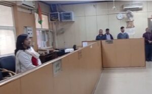 Read more about the article Noida Staff Kept Elderly Man Waiting, CEO Made Them Stand For 20 Minutes