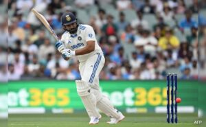 Read more about the article Sunil Gavaskar Defends Rohit Sharma’s ‘Selfless’ Act, But Ricky Ponting Warns “For The Rest Of His Career…”