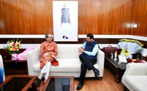 Read more about the article Uddhav Thackeray Meets Devendra Fadnavis For 1st Time After Poll Rout