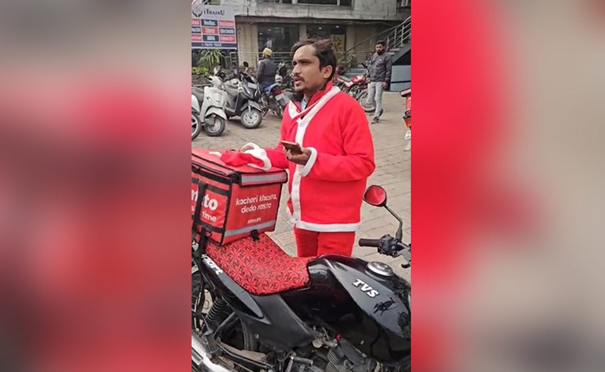 Read more about the article Delivery Man Made To Remove Santa Outfit