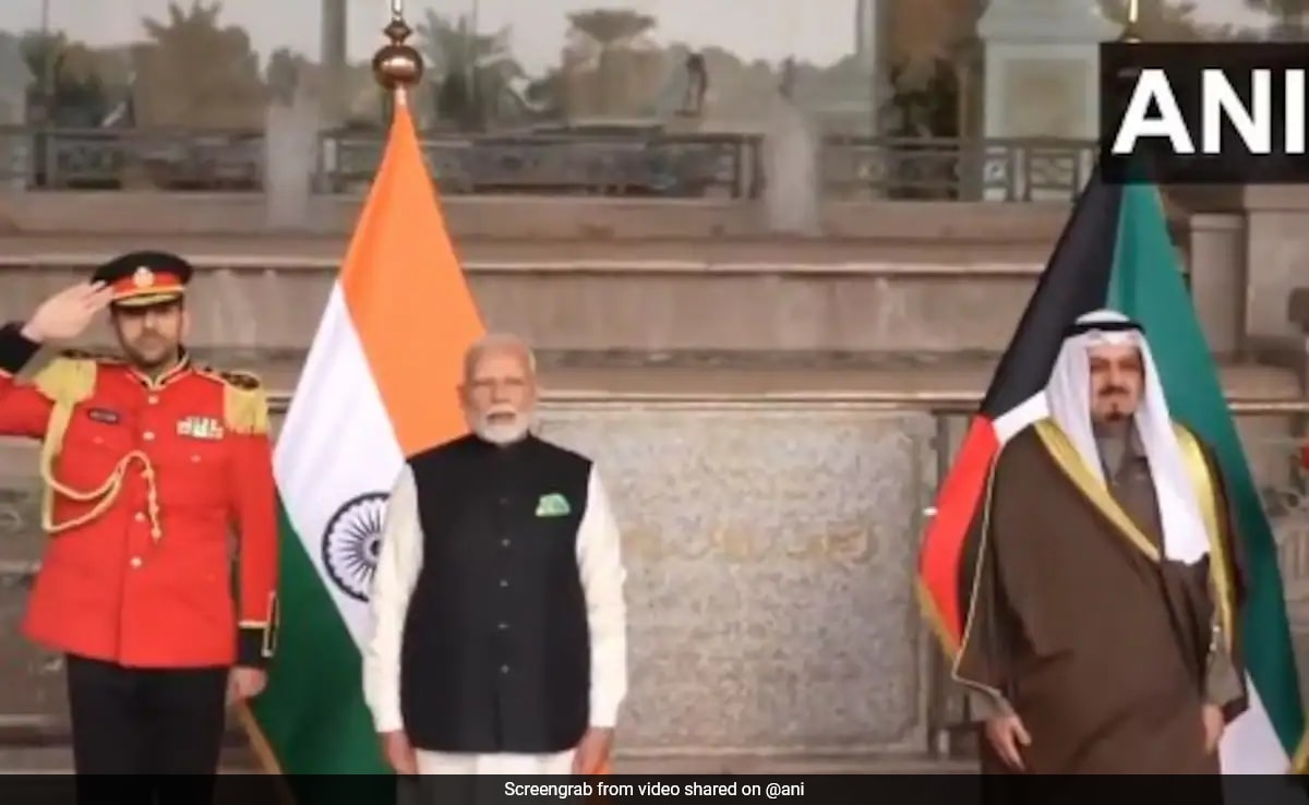 Read more about the article PM Modi Receives Grand Ceremonial Welcome, Guard of Honour In Kuwait