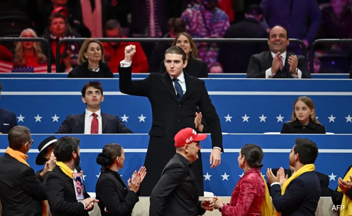 Read more about the article Donald Trump’s “Tall” Son Barron Steals Spotlight At His Inauguration