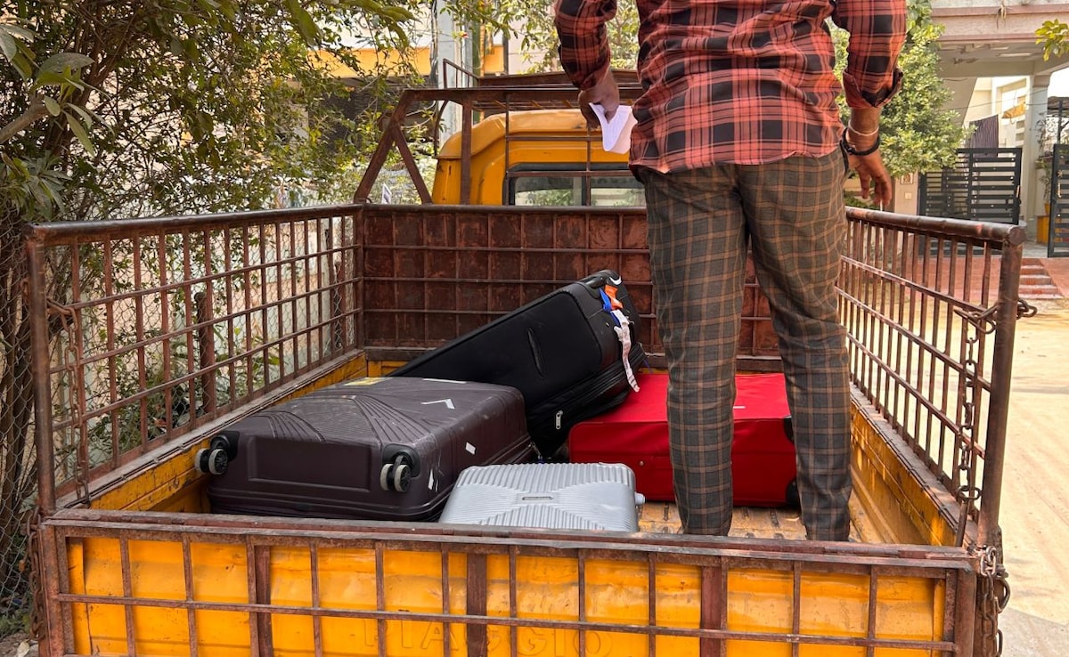 Read more about the article Man Claims IndiGo “Left” His Baggage Due To Space Constraints, Airline Responds