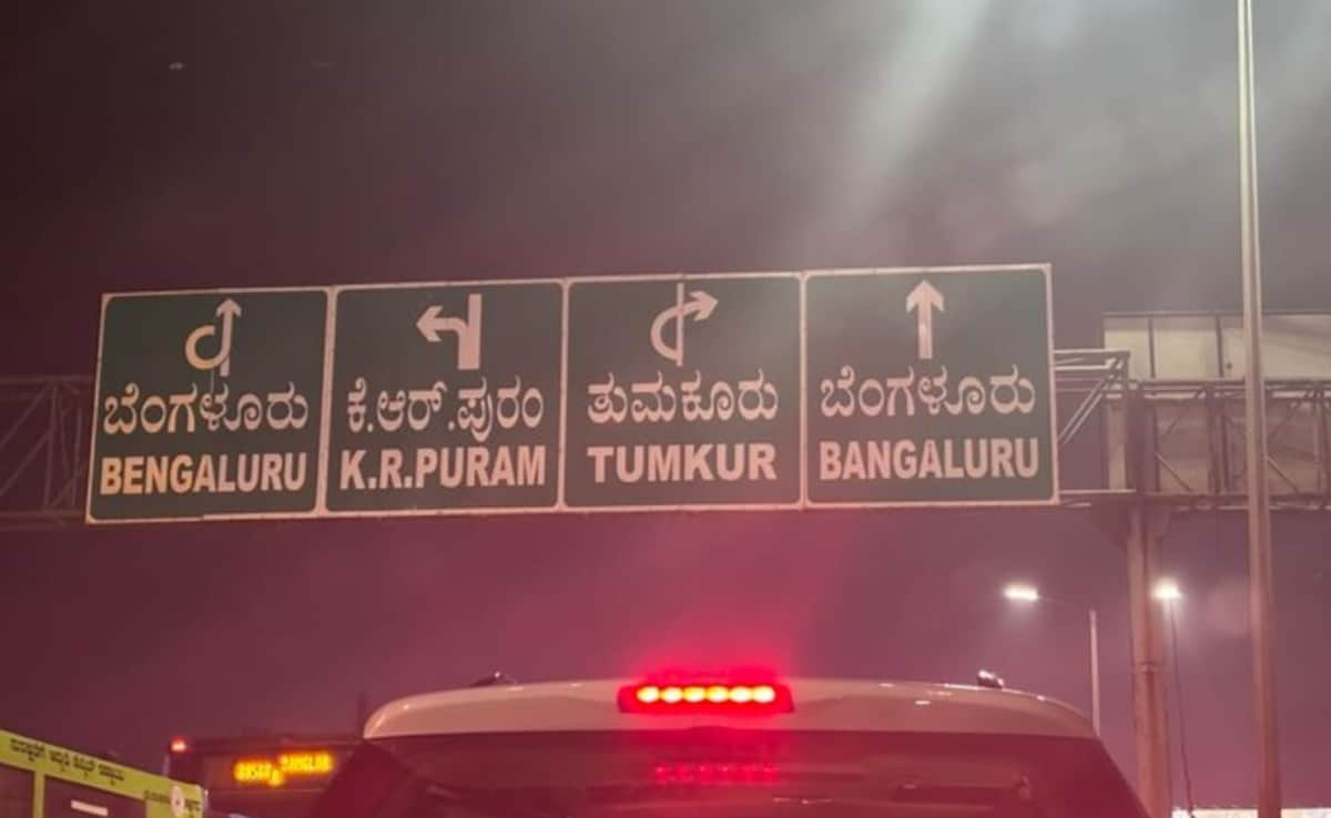 Read more about the article “Bengaluru And Bangaluru Are Different Cities,” Internet Reacts After Seeing Confusing Traffic Sign